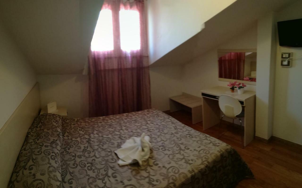 Villa Lauda B&B Rimini Eksteriør bilde